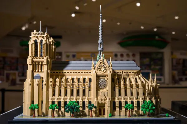Notre-Dame Cathedral of Paris Building Set (4,383 Pieces)
