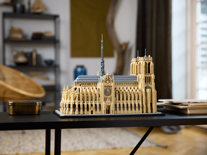 Notre-Dame Cathedral of Paris Building Set (4,383 Pieces)