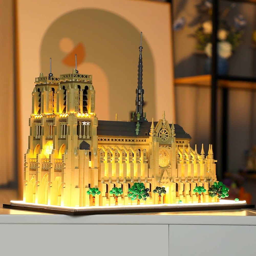 Notre-Dame Cathedral of Paris Building Set (4,383 Pieces)