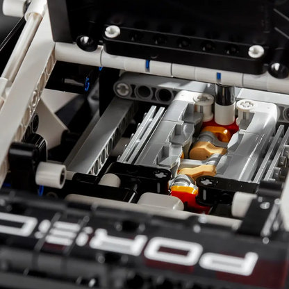 Porsche 911 RSR (1,580 Pieces)