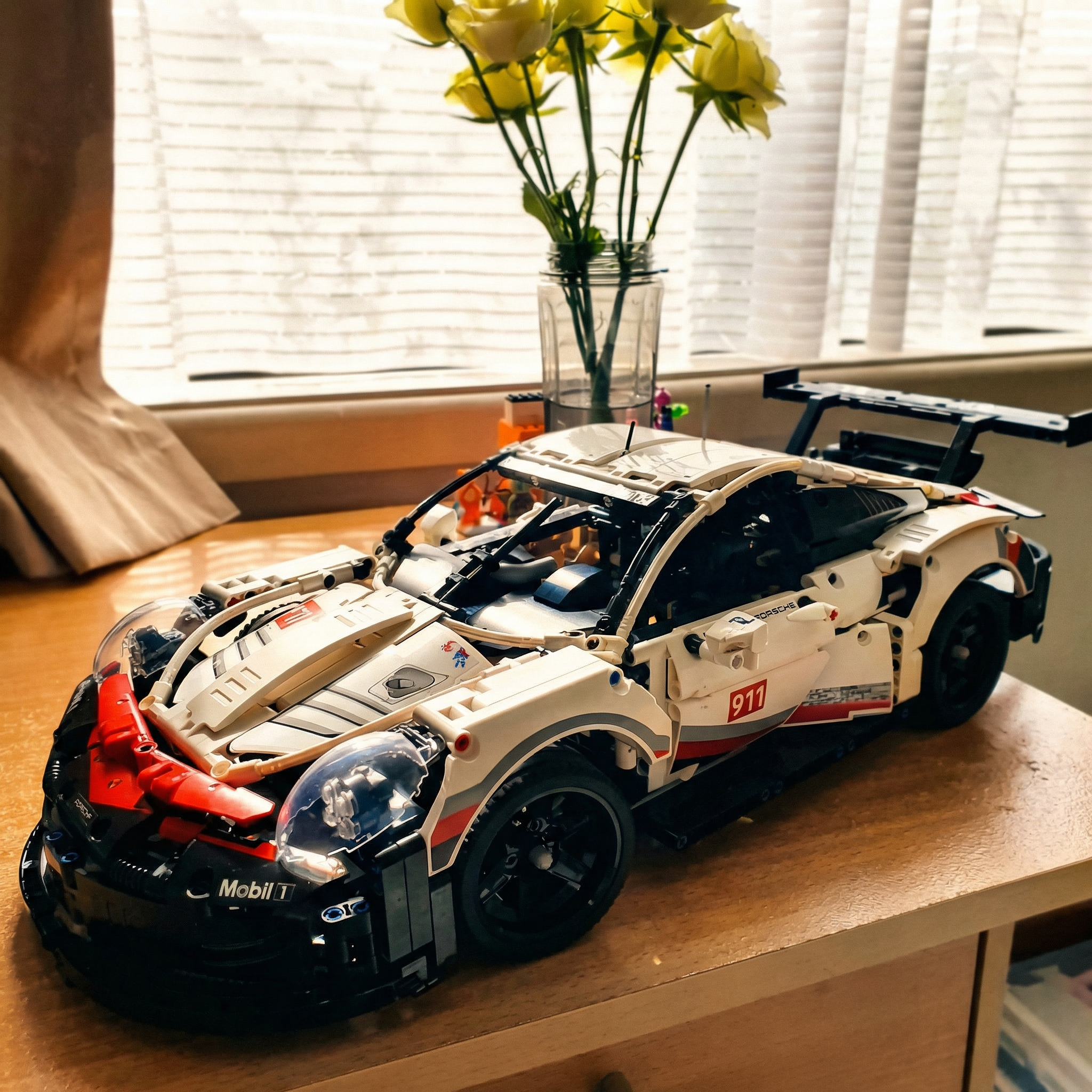 Porsche 911 RSR (1,580 Pieces)